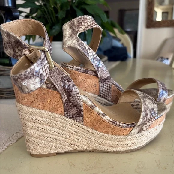 AV Wedge Sandals - Snakeskin Women’s  Size 7 - Picture 3 of 6